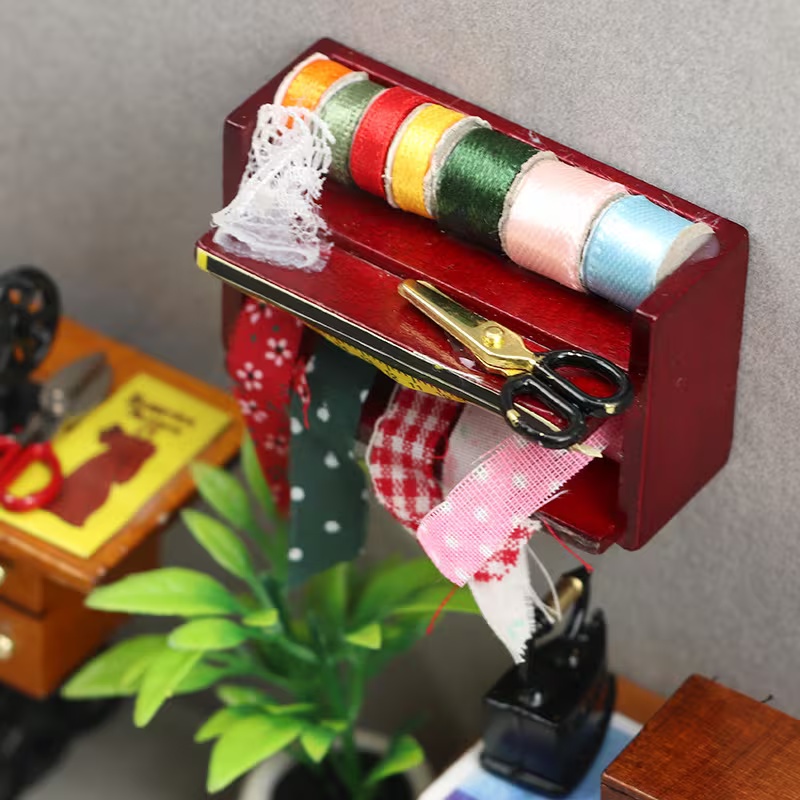 Wood Woodworking - Poppenhuis mini-naaidoosje met kantdetails. Ideaal voor